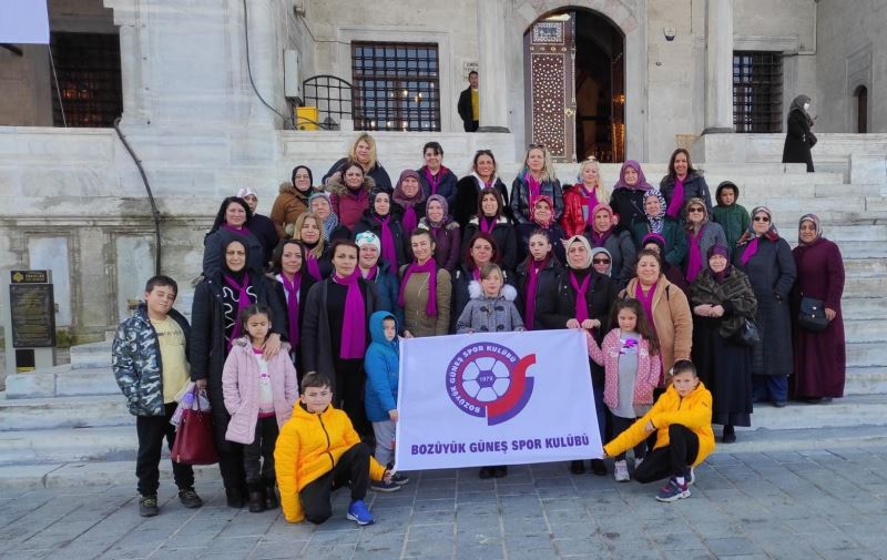 Kadınlar  İstanbul’un tarihi yerlerini gezdiler
