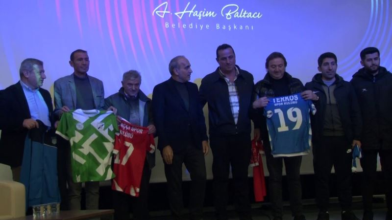 Arnavutköy’de amatör spor kulüplerine malzeme desteği