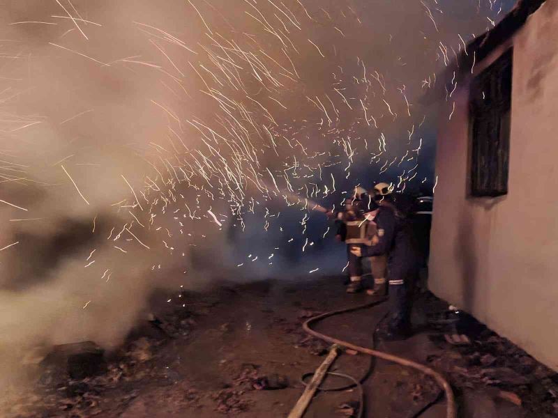 Dursunbey’de yangın: 1 kişi yanarak öldü
