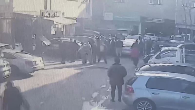 Ümraniye’de 1 kişinin öldüğü 6 kişinin yaralandığı kavganın güvenlik kamerası görüntüleri ortaya çıktı
