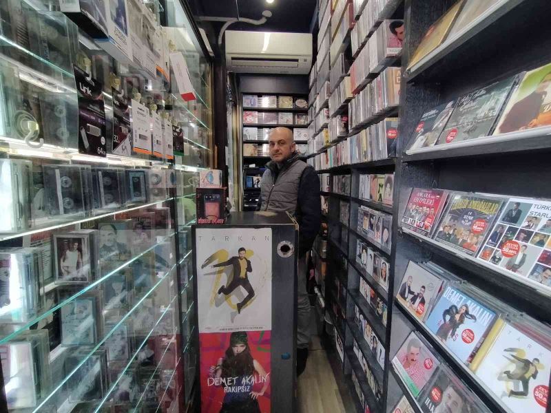 Edirne’nin tek kasetçisi müşterilerini nostaljik yolculuğa çıkarıyor
