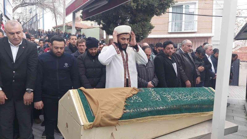 Dini nikahlı eşi tarafından boğazı kesilerek öldürülen kadın toprağa verildi
