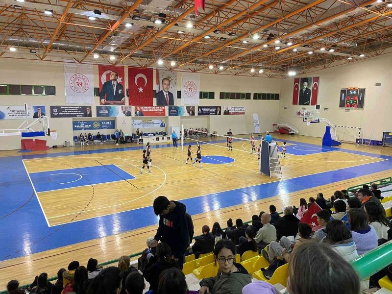 100. Yıl Cumhuriyet Voleybol Turnuvasının açılışı yapıldı
