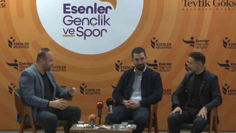 Arda Turan, Esenlerli gençlerle buluştu
