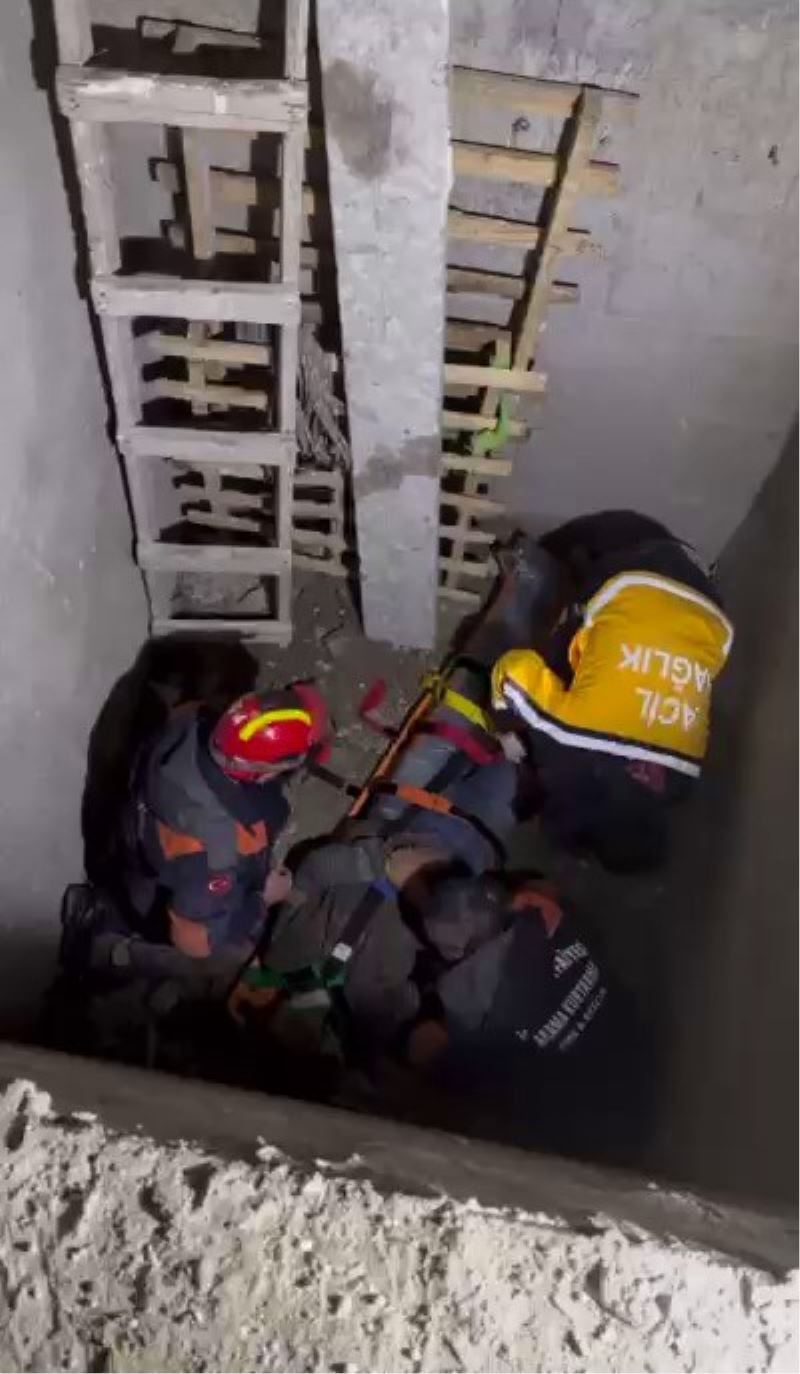 Avcılar’da asansör boşluğuna düşen adam böyle kurtarıldı