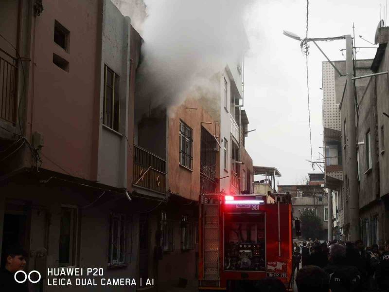 Bursa’da 2 farklı dairede yangın paniği
