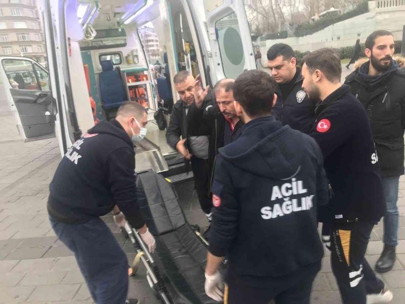 Alkollü şahıs Taksim’de metroya düştü