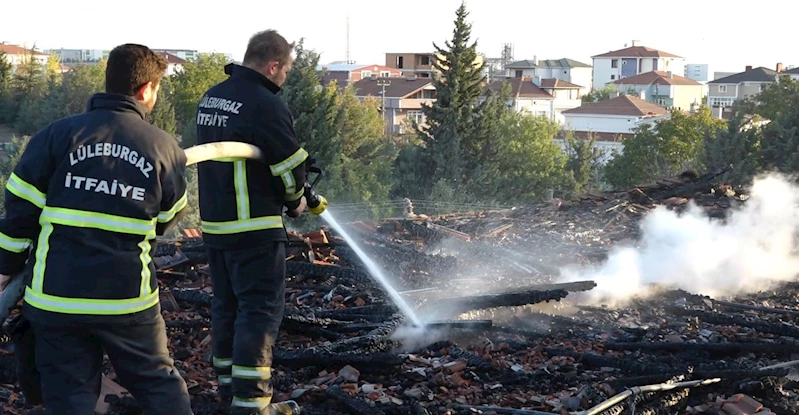Kırklareli’nde okulun çatısında çıkan yangın söndürüldü: Eğitim öğretime ara verildi
