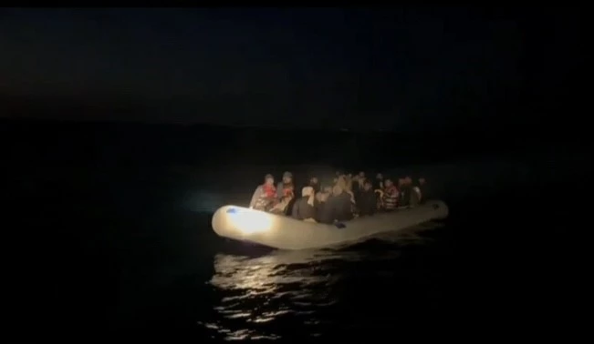Ayvacık açıklarında Yunan unsurlarınca ölüme terk edilen 46 kaçak göçmen kurtarıldı
