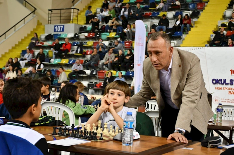 Cumhuriyet Kupası 2. Satranç Turnuvası ilk hamle ile başladı
