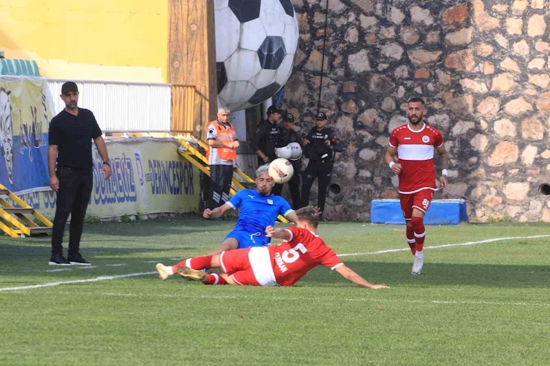TFF 2. Lig: Belediye Derincespor: 0 - Karaman FK: 0
