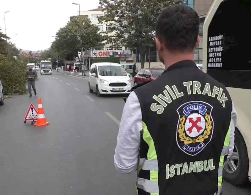 Bakırköy’de yaya geçidi denetiminde bazı sürücüler cezalara itiraz etti
