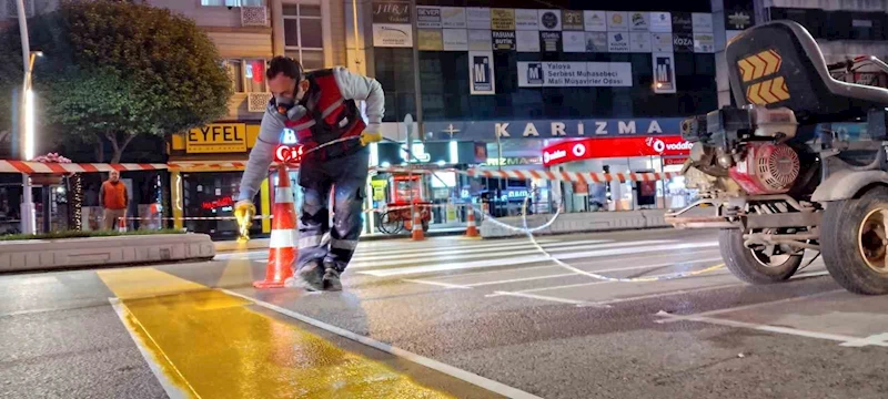 Yalova Belediyesi yaya ve yol çizgilerini yeniliyor
