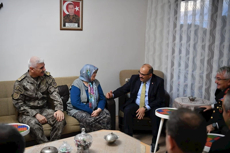 Vali Ustaoğlu, Burhaniye’yi ziyaret etti
