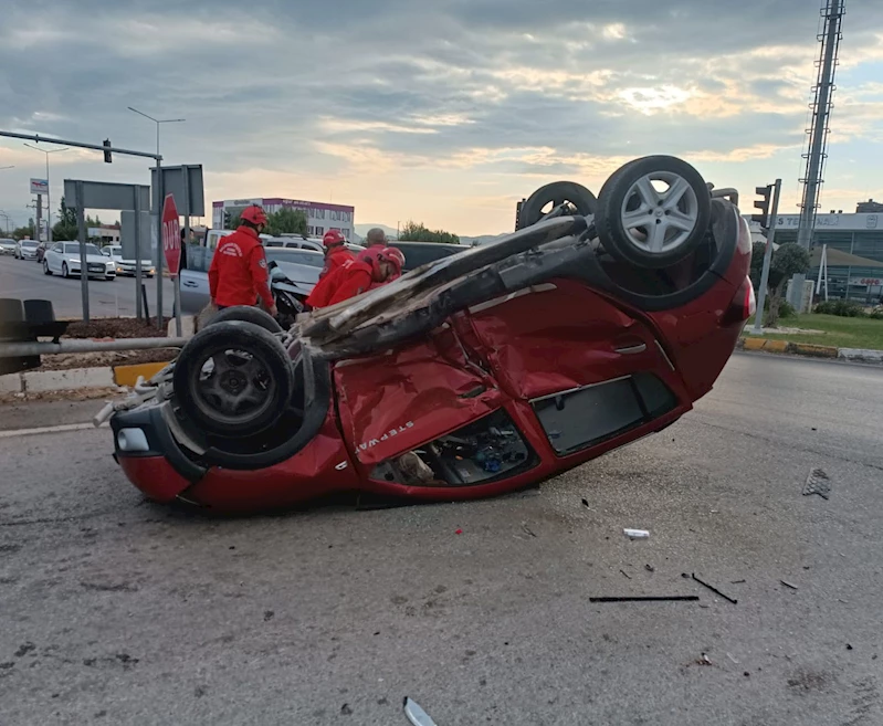 Burhaniye’de otomobiller çarpıştı: 3 yaralı
