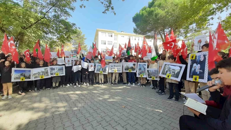 Şehit Osman Er Anadolu İmam Hatip Lisesi öğrencileri İsrail’in Gazze’ye saldırılarına tepki gösterdi
