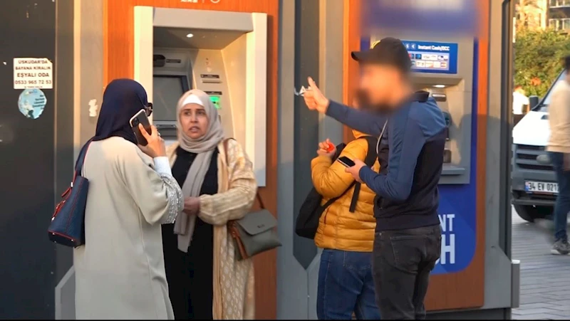Taksim’de yardım bahanesiyle turistlerin kredi kartını çaldılar
