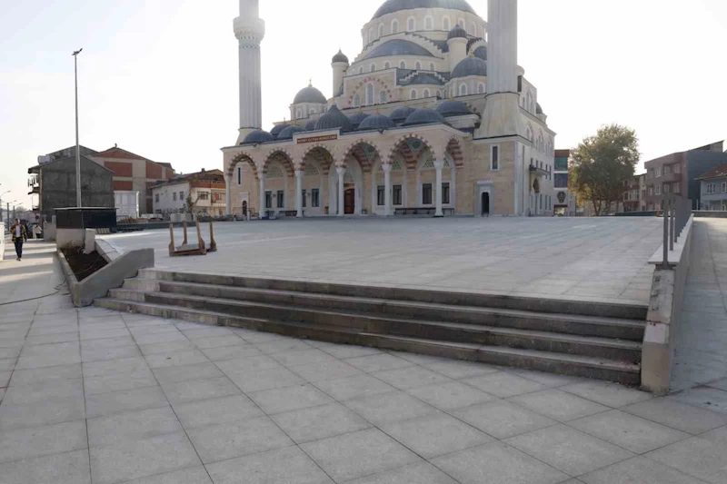 Mehmet Ali Paşa Cami meydan ve otoparkta sona doğru
