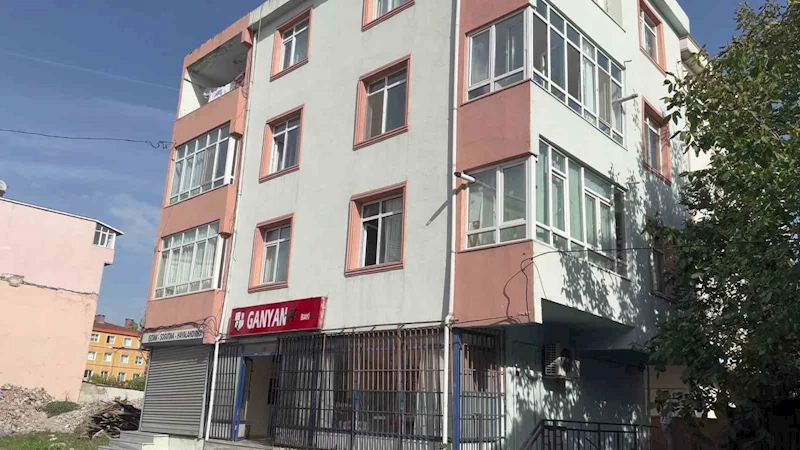 Arnavutköy’de öfkeli koca dehşet saçtı: Boşanma aşamasındaki eşini ve erkek arkadaşını bıçakladı
