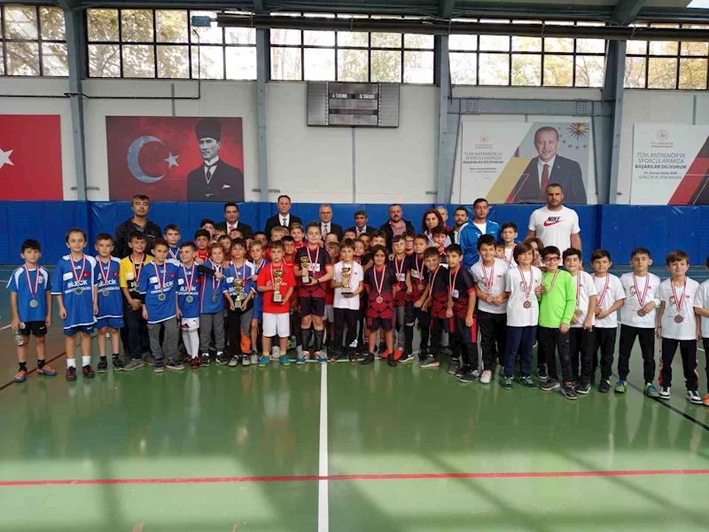 Bozüyük’te ilkokul öğrencileri arası futbol turnuvası düzenlendi
