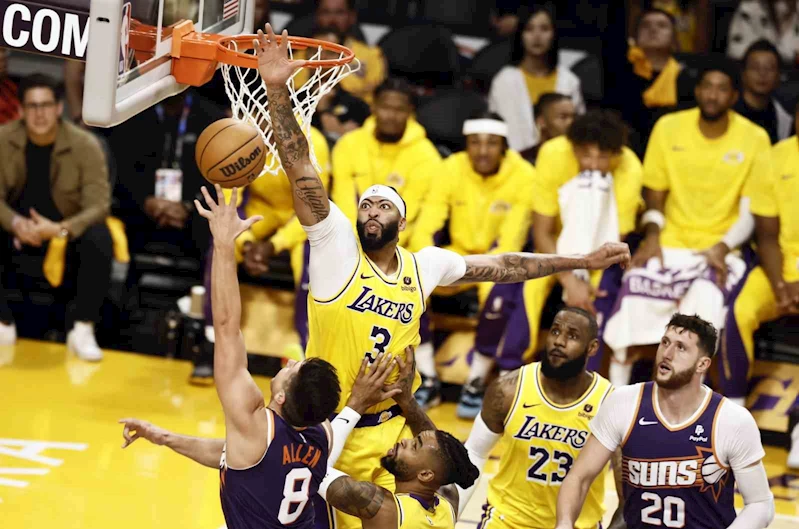 Lakers, Suns’ı yenerek ilk galibiyetini aldı
