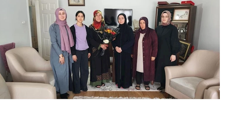 Öğrencilerden şehit Muhammet Fatih Safitürk’ün ablası Zeynep Bakırkaya’ya ziyaret
