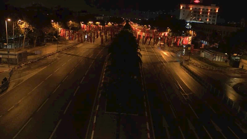 İstanbul’da Vatan Caddesi 29 Ekim kutlamaları nedeniyle trafiğe kapatıldı