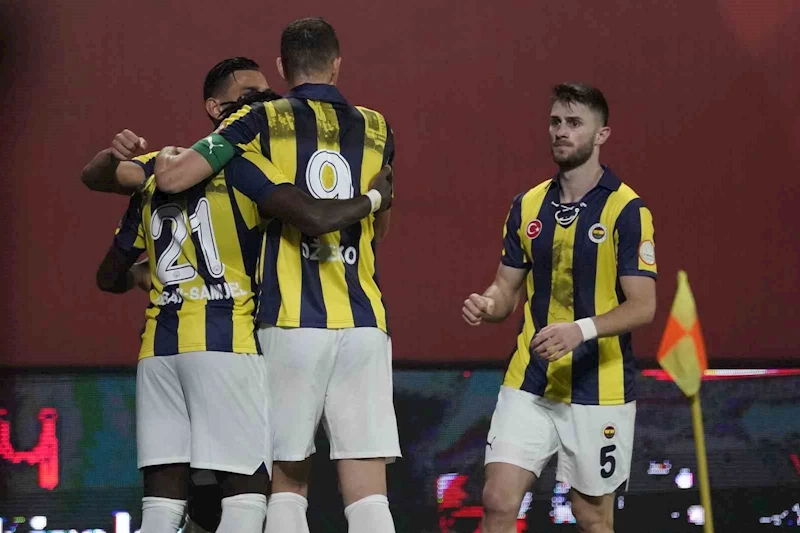 Trendyol Süper Lig: Pendikspor: 0 - Fenerbahçe: 2 (İlk yarı)
