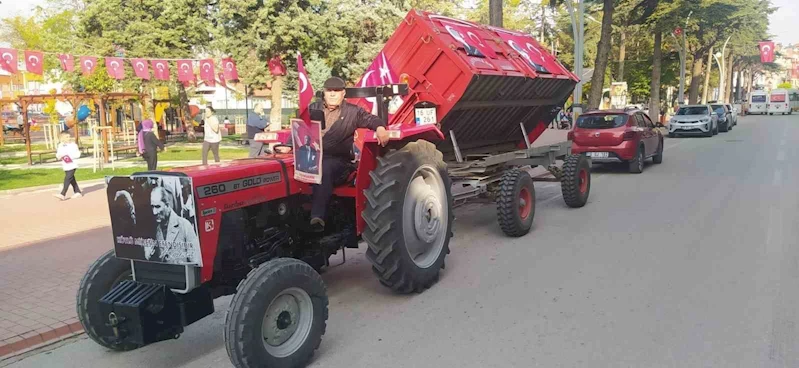 Traktörüyle Cumhuriyet kutlamalarına damga vurdu
