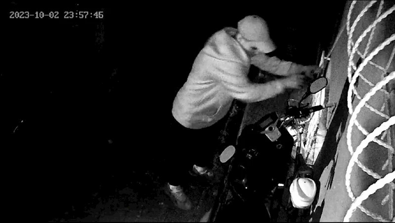 Gaziosmanpaşa’da 15 saniyede motor hırsızlığı kamerada
