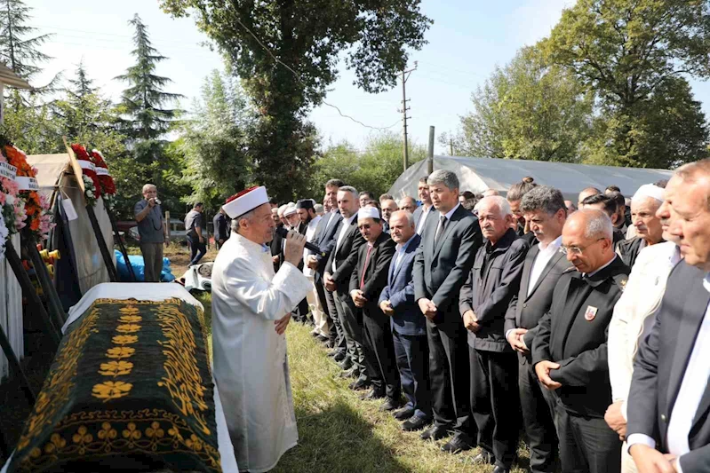 Eskişehir İl Emniyet Müdürü’nün annesi Sakarya’da son yolculuğuna uğurlandı
