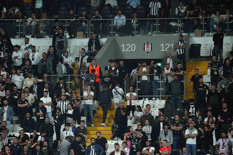 Beşiktaş tribünlerinde ’yönetim istifa’ sesleri
