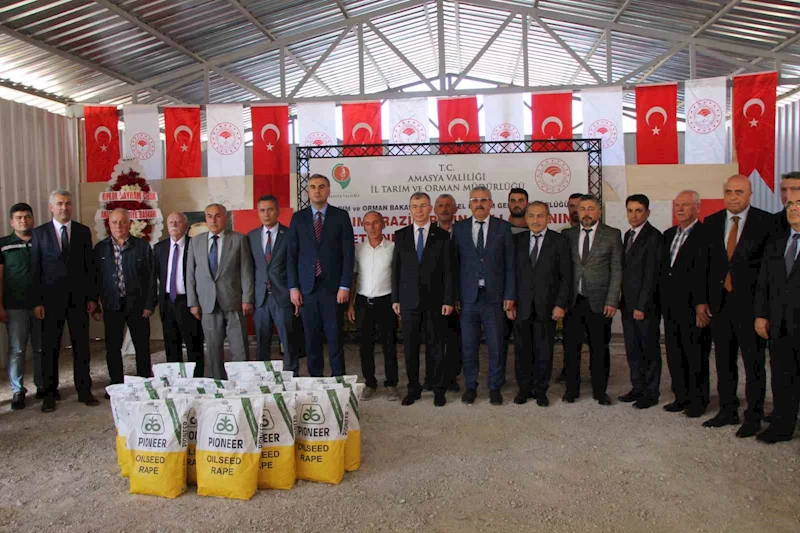 Amasya’da çiftçilere yağlık kanola tohumu dağıtıldı
