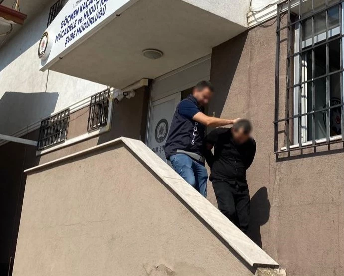 Şüphe üzerine durdurulan araçta 6 düzensiz göçmen yakalandı
