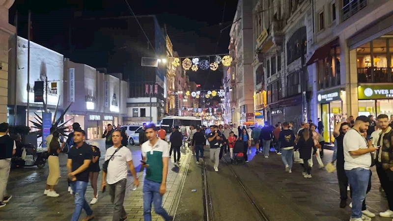 Taksim’de iki kafe çalışanları birbirlerine girdi: 2 yaralı