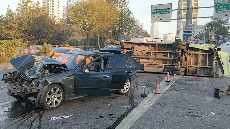 Beşiktaş’ta otomobil minibüse çarptı: 4 yaralı