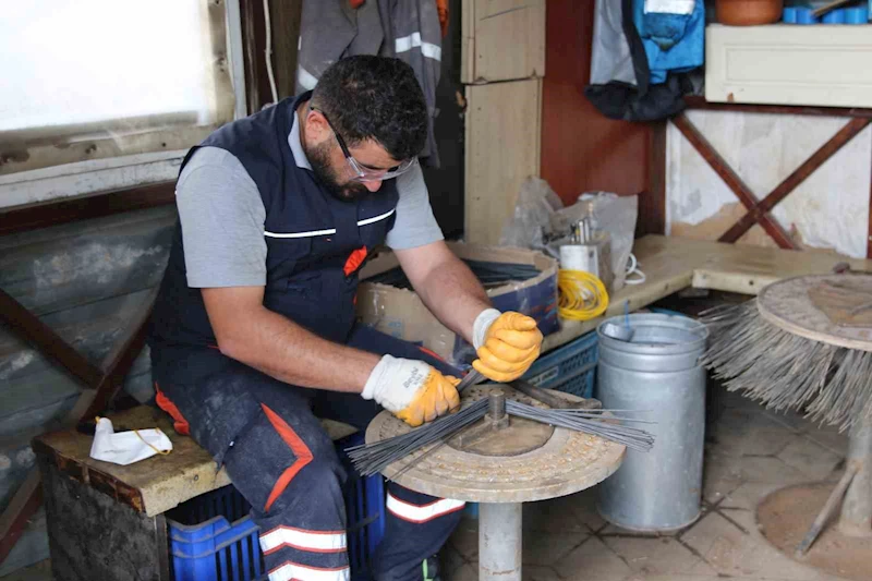 Körfez’de çöp konteynerleri onarılıyor
