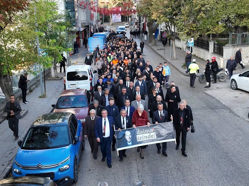 Belediye çalışanları Ata’sına yürüdü
