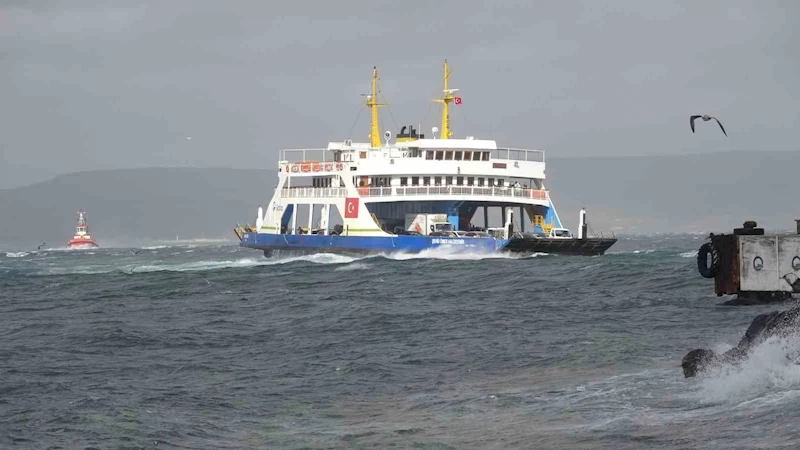 Fırtına nedeniyle Çanakkale Boğazı’ndaki tüm feribot seferleri durduruldu
