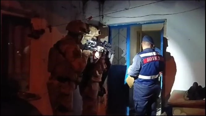 Çanakkale İl Jandarma Komutanlığı’ndan dev göçmen kaçakçılığı operasyonu
