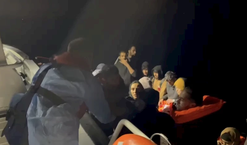 Ayvacık açıklarında Yunan unsurlarınca ölüme terk edilen 47 kaçak göçmen kurtarıldı
