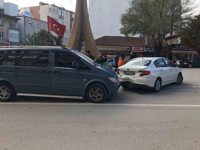 Tepebaşı Kavşağı’ndan yaşanan trafik kazasında 1 kişi yaralandı
