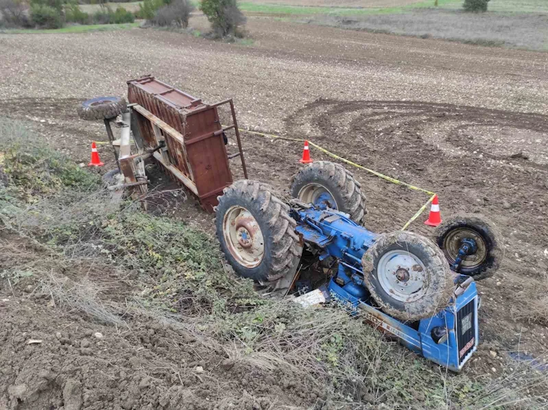Bilecik’te kontrolden çıka traktör devrildi: 1 ölü, 1 yaralı
