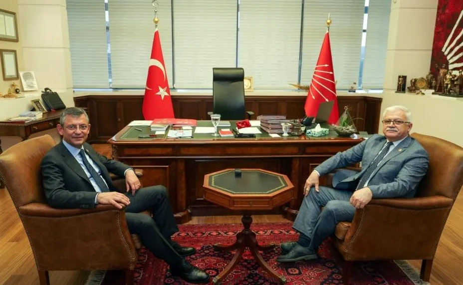 Başkan Deveciler ve CHP Genel Başkanı Özgür Özel genel merkezde buluştu