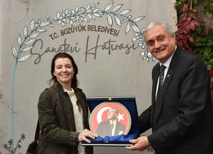 Başkan Bakkalcıoğlu, yazar Şermin Yaşar ile bir araya geldi