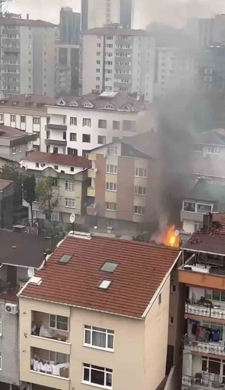 Ataşehir’de hurda deposunda yangın
