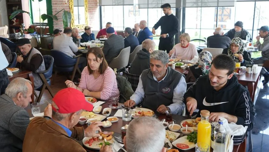 Huzurevi sakinleri çiftlikte stres attı