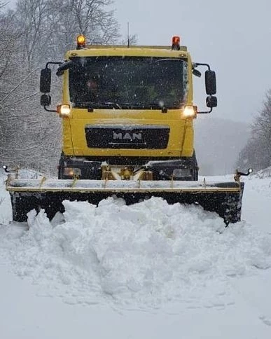 Kırklareli’de kardan kapanan köy yolları açıldı
