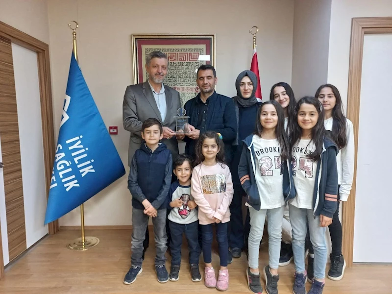 Kahramanmaraşlı yetimleri gözeten Mustafa Akgün’e “İyilik Sağlık Ödülü”
