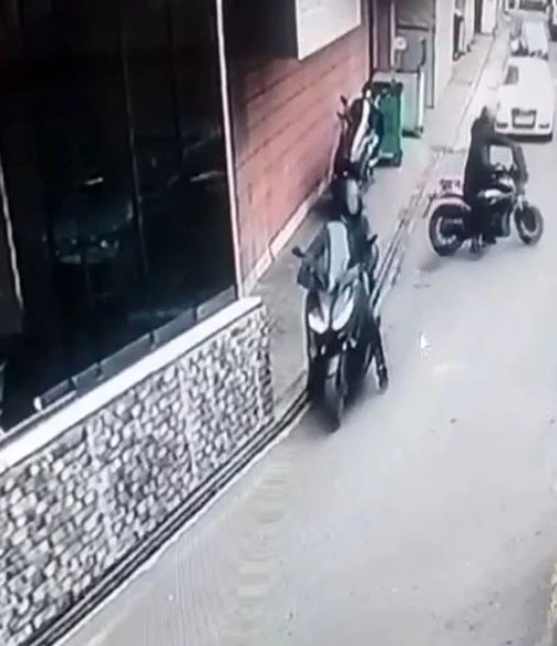 Bahçelievler’de motosiklet hırsızları kamerada